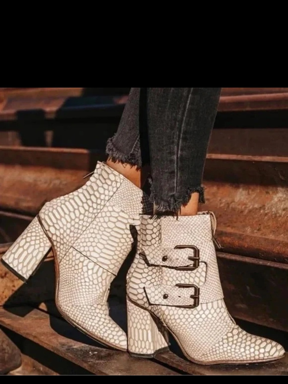 FREEBIRD 6 Joey block heel Stylish Cream Ankle Boots